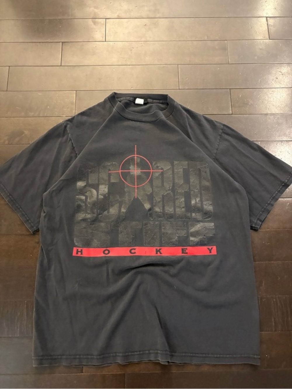 Vintage 90s ice hockey tee